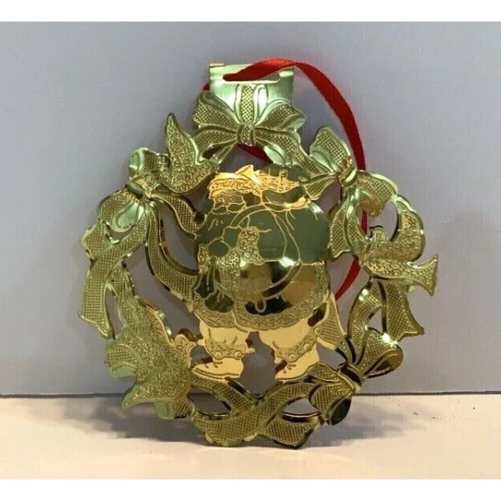 Santa Claus Gold Tone / Gold Plated Christmas Wreath Ornament 3